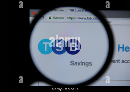 Die TSB Website durch ein Vergrößerungsglas gesehen Stockfoto