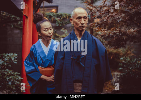Senior paar Lifestyle Momente in ein traditionelles japanisches Haus Stockfoto