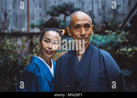 Senior paar Lifestyle Momente in ein traditionelles japanisches Haus Stockfoto