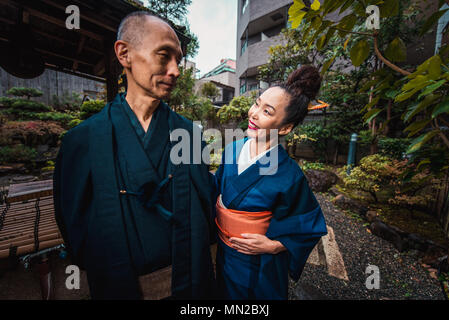 Senior paar Lifestyle Momente in ein traditionelles japanisches Haus Stockfoto