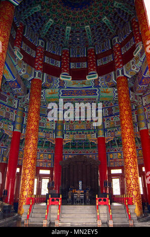 Die bunten Innenraum der Halle des Gebetes für eine gute Ernte Gebäude am historischen Himmelstempel in Peking, China. Stockfoto