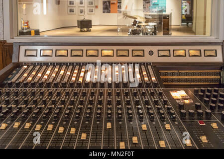 Memphis, Tennessee - Vintage Kontrollgerät in Studio A im Stax Museum der Amerikanischen Soul Musik, dem ehemaligen Standort der Stax Records. Stockfoto