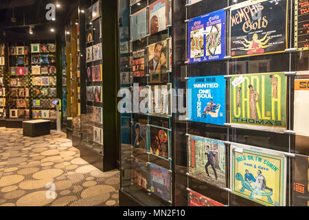 Memphis, Tennessee - Stax Albumcover auf Anzeige an der Stax Museum der Amerikanischen Soul Musik, dem ehemaligen Standort der Stax Records. Stockfoto