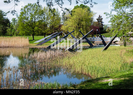 Britzer Garten, Neukölln, Berlin, Deutschland. 2018. Teil der größten Sonnenuhr in Europa am Kalander Quadrat neben dem Osten See Stockfoto