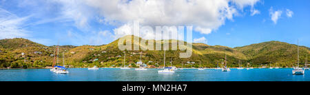 Panorama Ansicht eines Hafens mit verankert Segelboote BVI Stockfoto