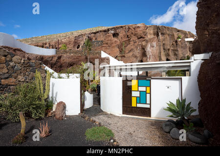 LAGOMAR MUSEUM, Lanzarote, Kanarische Inseln, Spanien: Eingang des einzigartigen, modernen Haus der Schauspieler Omar Sharif, der von Jesus Soto. Stockfoto