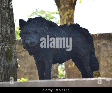 Statuen des Wolfs in der Nähe von neuenburg Kirche in der Schweiz Stockfoto