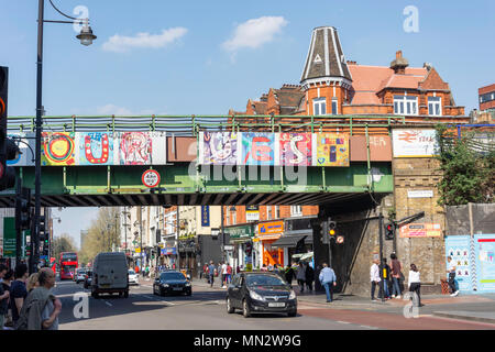 Eisenbahnbrücke, Brixton Road, Brixton, London Borough von Lambeth, Greater London, England, Vereinigtes Königreich Stockfoto