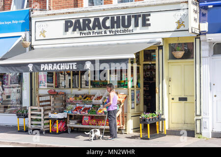 Fallschirm frisches Obst & Gemüse lagern, Poole Road, Westbourne, Bournemouth, Dorset, England, Vereinigtes Königreich Stockfoto