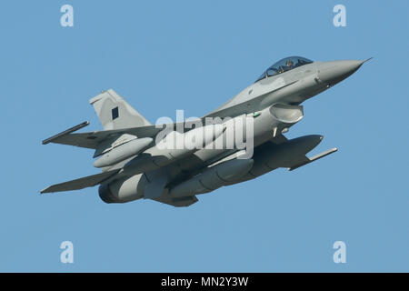Neue Lockheed Martin F-16C ist bei Auslieferung an die polnische Luftwaffe, RAF Mildenhall während Ihrer Lieferung Flug. Stockfoto