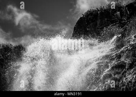 Wasserfall, eingefroren in der Zeit in der Mitte von Nirgendwo Stockfoto