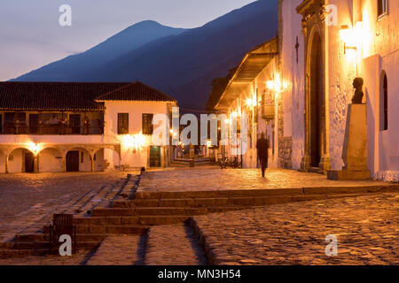 Plaza Mayor in der Morgendämmerung, Villa de Leyva, Boyacá, Kolumbien Stockfoto