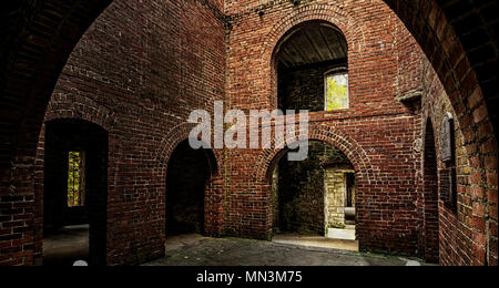 Blick von Innen nach Außen auf das Squire Schloss. Der Squire Schloss wurde in den 1890er Jahren durch Feargus B. Squire für die Nutzung als Haus der Gatekeeper für Hi gebaut Stockfoto