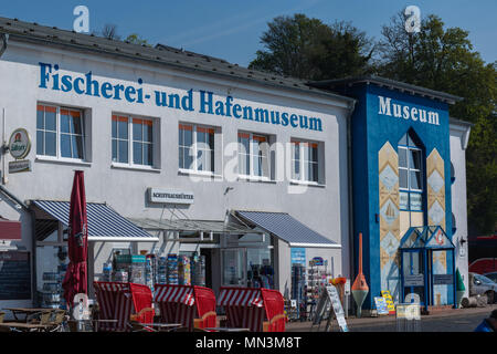 Der Hafen von Sassnitz, Insel Rügen, Ostsee, Mecklenburg-Vorpommern, Deutschland, Europa Stockfoto