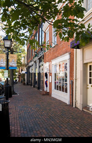 Typische New England oder Mittelwesten Innenstadt Hauptstraße. Dies könnte eine kleine Stadt, USA, alte Gebäude in kleinen Unternehmen. Stockfoto