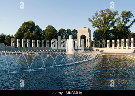 Brunnen im Zweiten Weltkrieg Memorial in Washington DC entfernt. Stockfoto