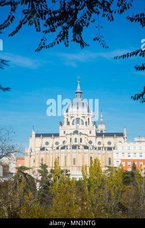 Die Almudena Kathedrale von Las Vistillas. Madrid, Spanien. Stockfoto