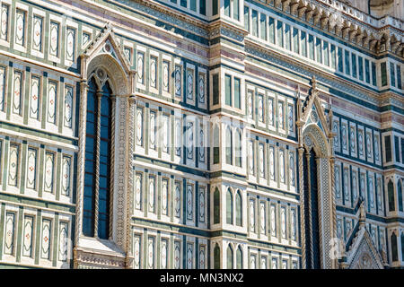 Fassade der Kathedrale Santa Maria del Fiore (Kathedrale der Heiligen Maria der Blume) in Florenz, Italien