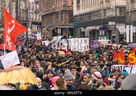 Erste demontration am 22. März 2018 in Straßburg gegen das neue Arbeitsrecht von der französischen Regierung zu protestieren. Stockfoto