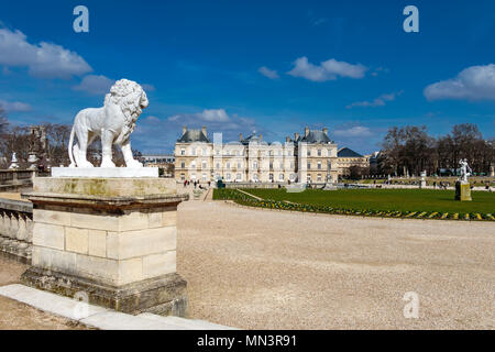 Statue eines Löwen inhte Jardin du Luxembourg, Paris, Frankreich Stockfoto