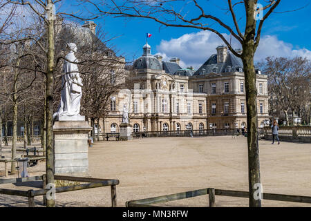 Die Statue von Anne d'Autriche, Anna von Österreich vor iof der Luxemburger Palace im Jardin du Luxembourg, Paris, Frankreich Stockfoto