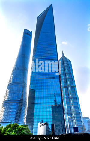 Jin Mao Tower Drei Wolkenkratzer Reflexionen, Muster und Designs Liujiashui Financial District Shanghai China. Shanghai Tower und Shanghai World Stockfoto