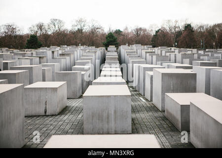 Gedenkstätte für die Opfer des Holocaust in Berlin. Denkmal in Deutschland, in Erinnerung an die Juden und die Opfer des Nationalsozialismus und Faschismus. Zweiten Weltkrieg oder Großen Vaterländischen Krieg. Stockfoto