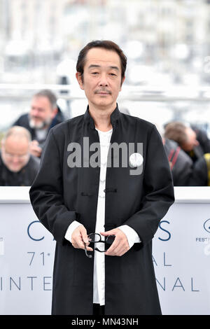 (180514) - Cannes, 14. Mai 2018 (Xinhua) - Schauspieler Lily Franky stellt bei einem Fotoshooting für den japanischen Film hoplifters" an der 71. Internationalen Filmfestspiele von Cannes in Cannes, Frankreich am 14. Mai 2018. Die 71. Internationalen Filmfestspiele von Cannes ist von 8. Mai bis 19. Mai statt. (Xinhua / Chen Yichen) (Hy) Stockfoto