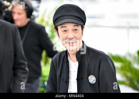 (180514) - Cannes, 14. Mai 2018 (Xinhua) - Schauspieler Lily Franky stellt bei einem Fotoshooting für den japanischen Film hoplifters" an der 71. Internationalen Filmfestspiele von Cannes in Cannes, Frankreich am 14. Mai 2018. Die 71. Internationalen Filmfestspiele von Cannes ist von 8. Mai bis 19. Mai statt. (Xinhua / Chen Yichen) (Hy) Stockfoto