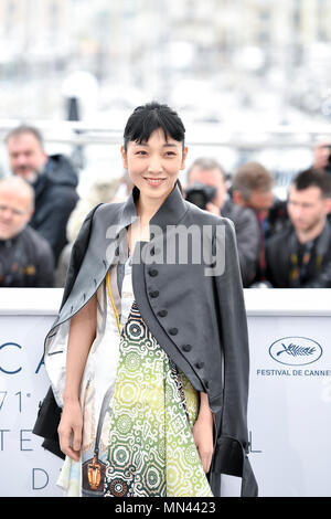 (180514) - Cannes, 14. Mai 2018 (Xinhua) - Schauspielerin Sakura Ando stellt bei einem Fotoshooting für den japanischen Film hoplifters" an der 71. Internationalen Filmfestspiele von Cannes in Cannes, Frankreich am 14. Mai 2018. Die 71. Internationalen Filmfestspiele von Cannes ist von 8. Mai bis 19. Mai statt. (Xinhua / Chen Yichen) (Hy) Stockfoto