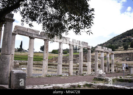 Messenien, Griechenland. 14 Mai, 2018. Foto am 14 Mai, 2018 zeigt die Säulenhalle des Stadions an der archäologischen Stätte von Messene, Präfektur Messenien, Griechenland. Die Stadt des antiken Messene wurde von der Thebanischen general Thebaner in 369 v. Chr. gegründet wurde. Es wurde die Hauptstadt des freien Messenischen Staates nach einer langen Zeit der Besetzung des Messenischen Territorium durch die Spartans. Die antike Stadt bietet einen ehrwürdigen archäologischen Schatz für die Besucher. Credit: Antonis Nikolopoulos) (Hy/Xinhua/Alamy leben Nachrichten Stockfoto