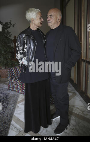 Neapel, Massimiliano Fuksas mit seiner Frau Mandrelli Doriana Fuksas im Hotel Vesuvio. Die grossen italienischen Architekten ist in Neapel eine Auszeichnung zu erhalten. Stockfoto