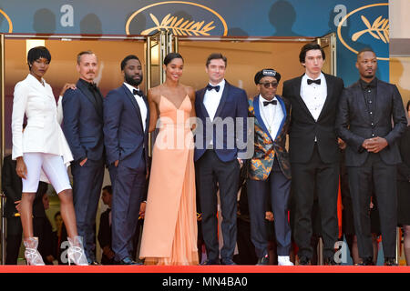 CANNES, Frankreich - 14. Mai: (L-R) Damaris Lewis, Jasper Paakkonen, John David Washington, Laura Harrier, Topher Grace, Regisseur Spike Lee, Adam Treiber und Corey Hawkins nehmen an der Vorführung von "Blackkklansman' während der 71st jährlichen Filmfestspiele von Cannes im Palais des Festivals am 14. Mai 2018 in Cannes, Frankreich Quelle: BTWImages/Alamy leben Nachrichten Stockfoto