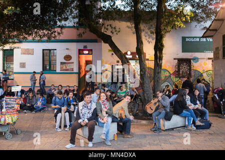 Plazoleta Chorro de Quevedo in der Dämmerung, La Candelaria, Bogota, Kolumbien Stockfoto