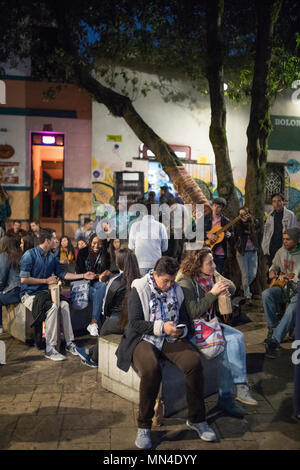 Plazoleta Chorro de Quevedo in der Dämmerung, La Candelaria, Bogota, Kolumbien, Südamerika Stockfoto