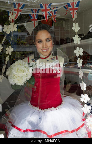 Eine Woche vor der königlichen Hochzeit zwischen Prinz Harry und Meghan Markle, die Gesichtsmaske der amerikanischen Schauspielerin und zukünftige Braut auf eine Schaufensterpuppe in einem Ballett Zubehör Shop, am 13. Mai, in Herne Hill, London, England wird angezeigt. Stockfoto