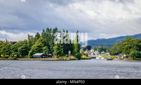 Das berühmte Loch Ness auf einem hellen, sonnigen Tag, Inverness, Schottland, Vereinigtes Königreich Stockfoto