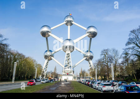 Atomium in Brüssel. Belgien Sehenswürdigkeiten strukturelle Form Metall verchromt Stockfoto