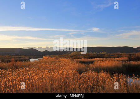 Rio Grande Fluss durch die Big Bend National Park bei Sonnenuntergang fließende, USA Stockfoto