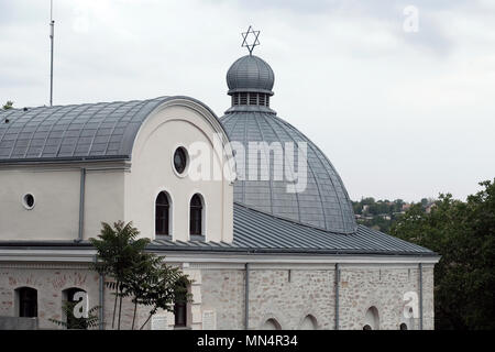 Der jüdische Davidstern, der auf der Kuppel der SPRe Amintyre Vesnica oder auf Hebräisch der Synagoge Zikaron Olam in der Stadt Iasi platziert ist, wird auch als Jassy oder Iassy bezeichnet, die älteste erhaltene Synagoge Rumäniens Stockfoto