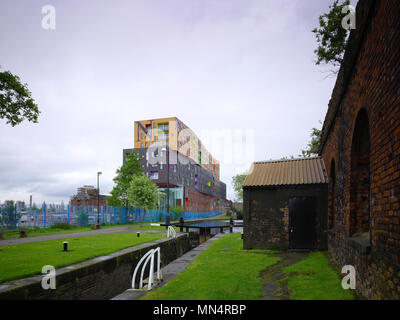 Oblique Elevation mit Canal und Kontext. Chips, Manchester, Vereinigtes Königreich. Architekt: Alsop, 2012. Stockfoto