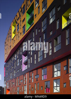 Schräge Erhöhung der Außenfassade. Chips, Manchester, Vereinigtes Königreich. Architekt: Alsop, 2012. Stockfoto