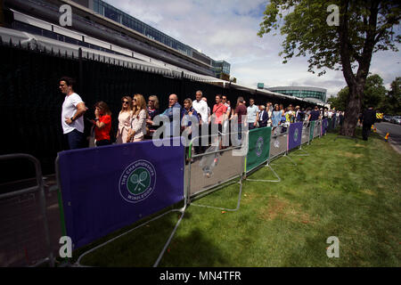 London, 3 Juli, 2017 - Wimbledon: Leute in der Warteschlange für Wimbledon tickets am ersten Tag des Spiels. Stockfoto