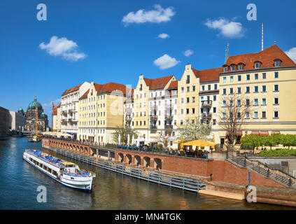 Riverside mit alten Häusern im Zentrum von Berlin, Deutschland Stockfoto