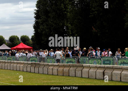 London, 3 Juli, 2017 - Wimbledon: Leute in der Warteschlange für Wimbledon tickets am ersten Tag des Spiels. Stockfoto