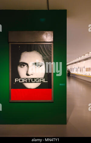 Lissabon moderne Kunst, Blick auf die Arbeit von Leonel Moura namens "Untitled (Amalia 6)" im Centro de Arte Moderna in Lissabon, Portugal. Stockfoto