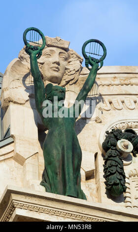 Detail der Ferenc Liszt Musikakademie Fassade, nach der Renovierung 2013, Budapest, Ungarn. Der Wintergarten, gegründet auf 1875. Stockfoto