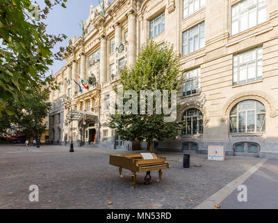 Fassade der Ferenc Liszt Musikakademie in Budapest, Ungarn. Das historische Gebäude nach der Sanierung 2013. Der Wintergarten auf 1875 gegründet wurde. Stockfoto