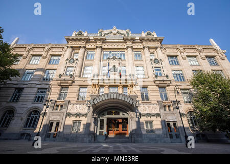 Fassade der Ferenc Liszt Musikakademie in Budapest, Ungarn. Das historische Gebäude nach der Sanierung 2013. Der Wintergarten auf 1875 gegründet wurde. Stockfoto