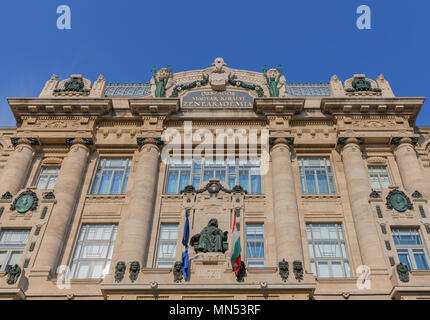 Fassade der Ferenc Liszt Musikakademie in Budapest, Ungarn. Das historische Gebäude nach der Sanierung 2013. Der Wintergarten auf 1875 gegründet wurde. Stockfoto